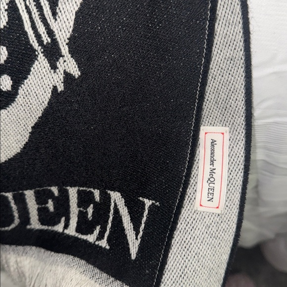 Alexander McQueen Monochrome Skull and Floral Scarf - Picture 6 of 7